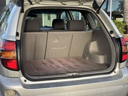 Used 2004 Pontiac Vibe Base image 10