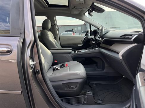 Certified 2024 Toyota Sienna XLE image 31