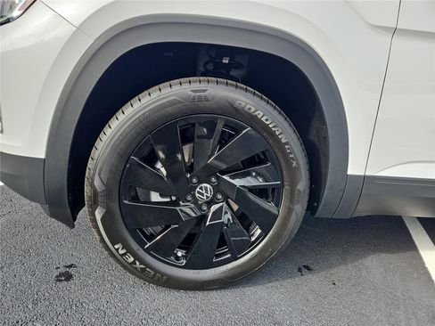 New 2026 Volkswagen Atlas SE image 10