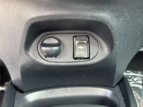 Used 2015 Toyota Yaris LE image 21