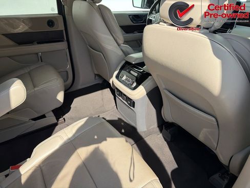 Used 2020 Lincoln Navigator 2WD image 32