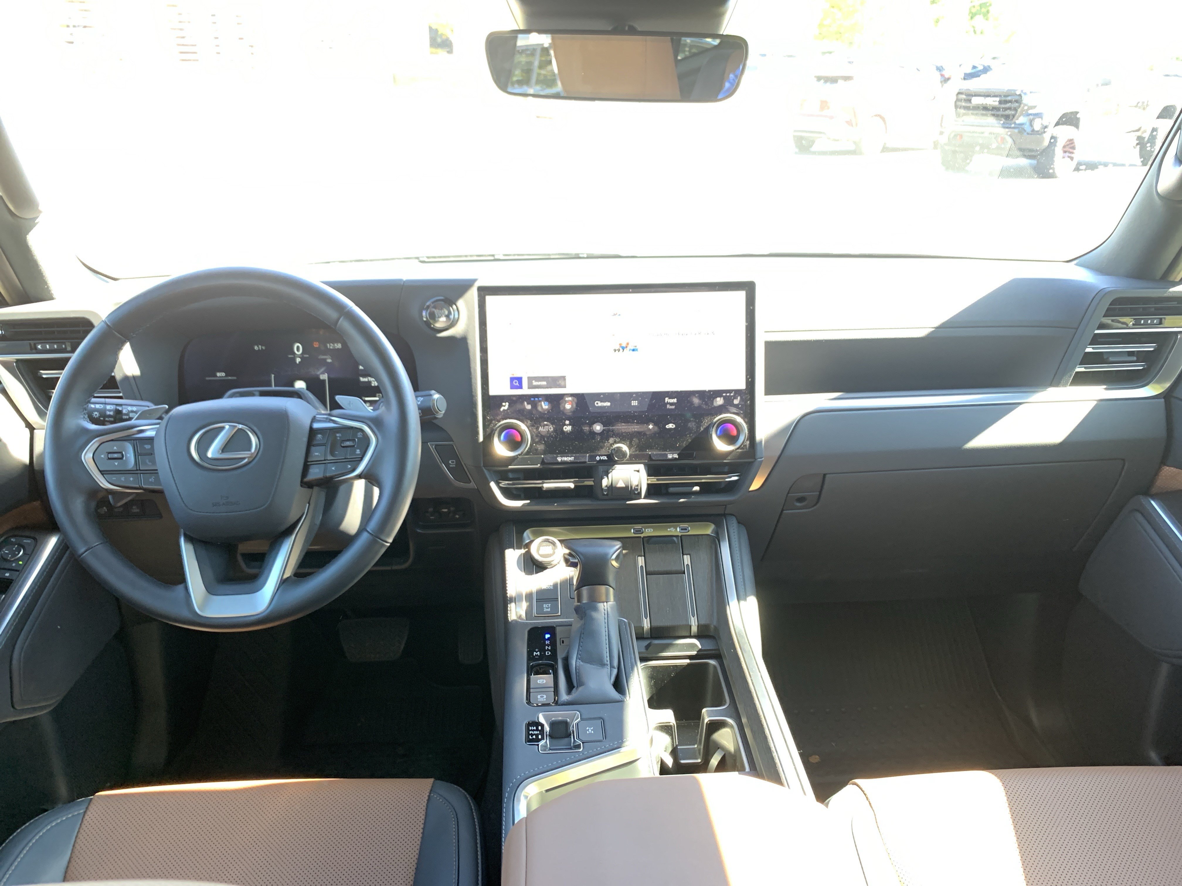 Used 2025 Lexus GX 550 w/ Accessory Package (2T) AWD/4WD image 30