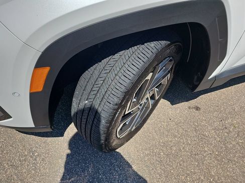 Certified 2025 Hyundai Tucson Limited FWD image 27