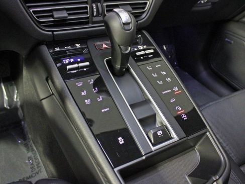 Certified 2026 Porsche Macan AWD/4WD image 29