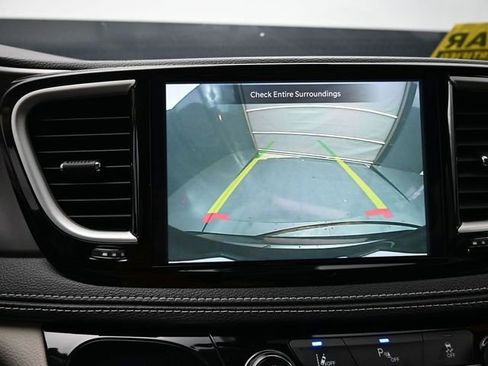 Used 2024 Chrysler Pacifica Limited FWD image 37
