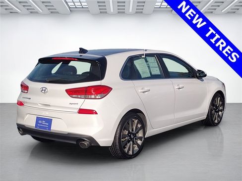 Used 2018 Hyundai Elantra GT Sport w/ Sport Tech Package 04 image 3