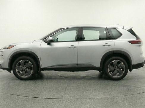 Used 2025 Nissan Rogue SV FWD image 5
