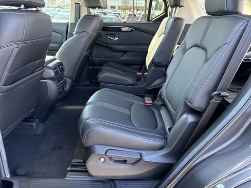 Certified 2025 Honda Pilot EX-L image 30