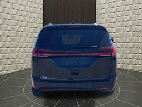Certified 2023 Chrysler Pacifica Touring-L w/ S Appearance Package AWD/4WD image 6