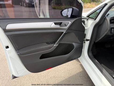 Used 2016 Volkswagen e-Golf SE FWD image 23