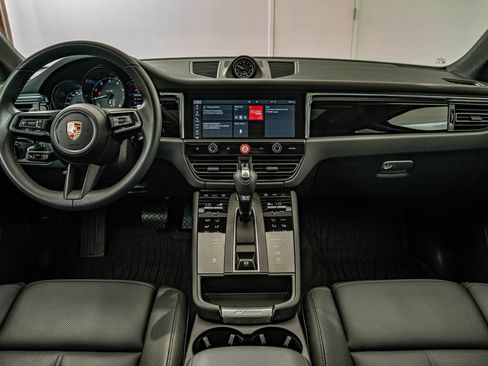 Certified 2025 Porsche Macan AWD/4WD image 6