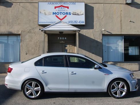 Used 2017 Volkswagen Jetta GLI FWD image 4