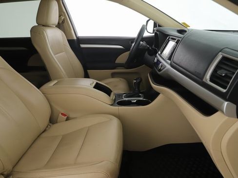 Used 2016 Toyota Highlander XLE image 31