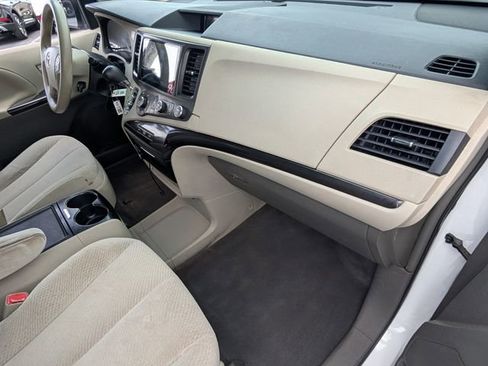 Used 2012 Toyota Sienna LE image 17