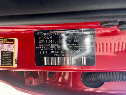 Used 2023 Hyundai Venue Limited image 37