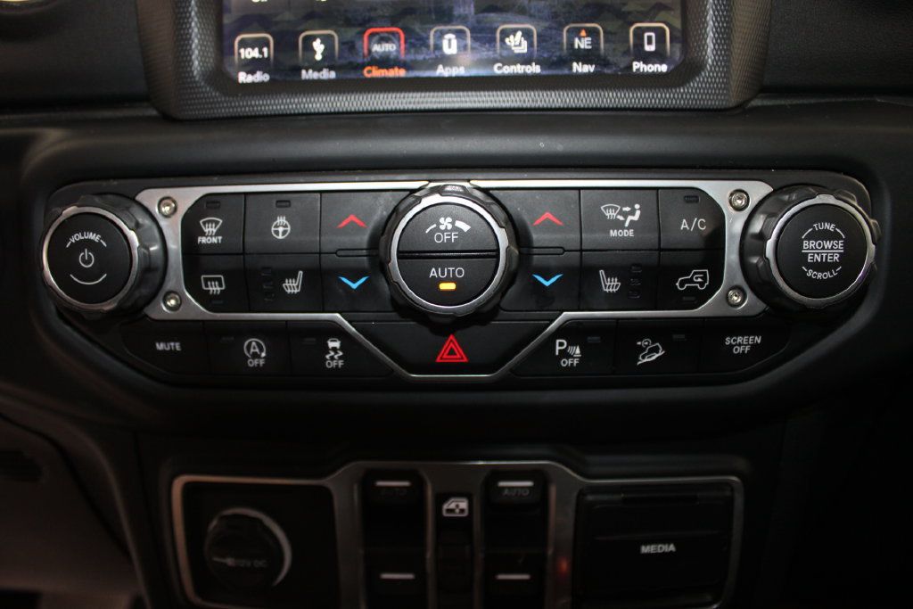 Used 2018 Jeep Wrangler Unlimited Sahara AWD/4WD image 45