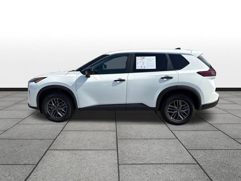 Used 2024 Nissan Rogue S FWD image 2