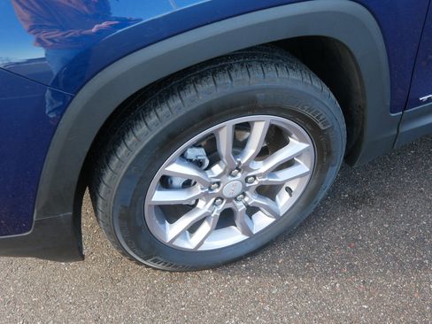 Used 2022 GMC Terrain SLT w/ Infotainment Package II image 16