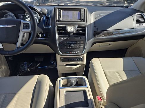 Used 2012 Chrysler Town & Country Touring-L w/ Premium Group image 12