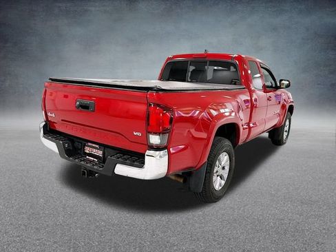 Used 2018 Toyota Tacoma SR5 AWD/4WD image 6