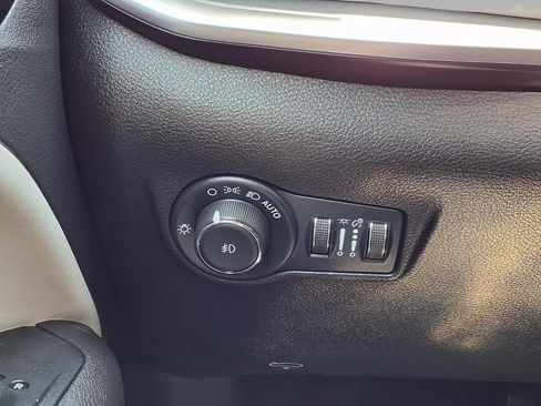 Used 2025 Jeep Compass Limited AWD/4WD image 17