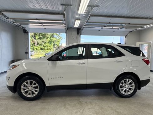 Used 2020 Chevrolet Equinox LS AWD/4WD image 2