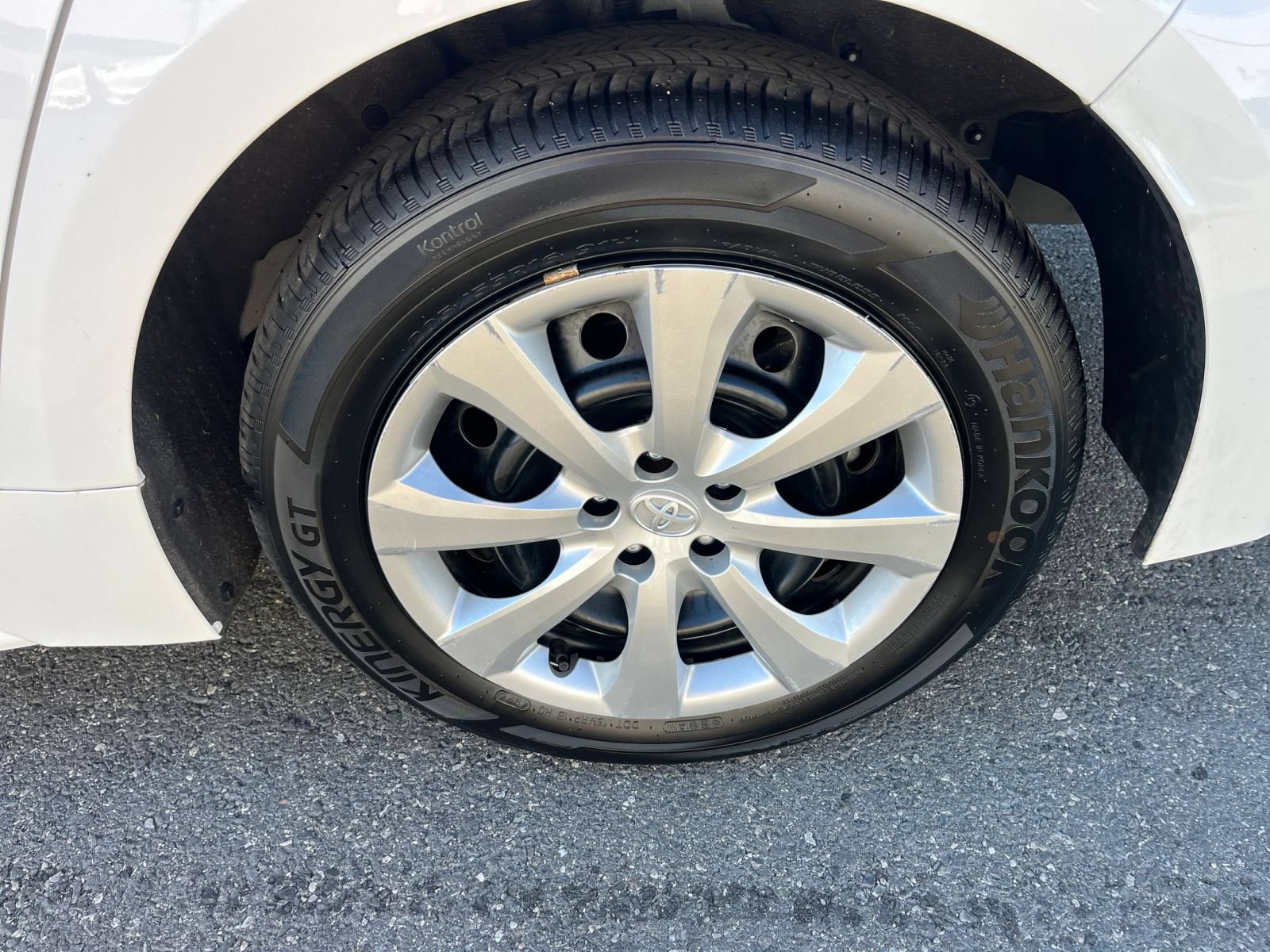 Used 2025 Toyota Corolla LE FWD image 28