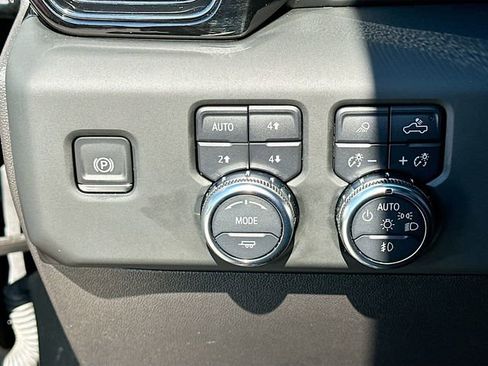 Used 2024 GMC Sierra 1500 AT4 w/ Technology Package image 10
