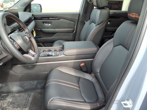 New 2026 Honda Pilot TrailSport image 8