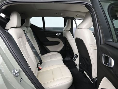 Certified 2023 Volvo XC40 B5 Plus w/ Driver Assist Package image 17