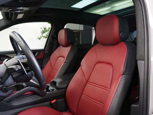 Used 2025 Porsche Cayenne GTS AWD/4WD image 46