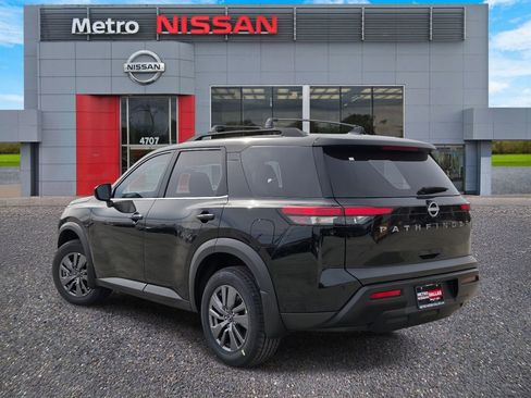 New 2026 Nissan Pathfinder SV image 4