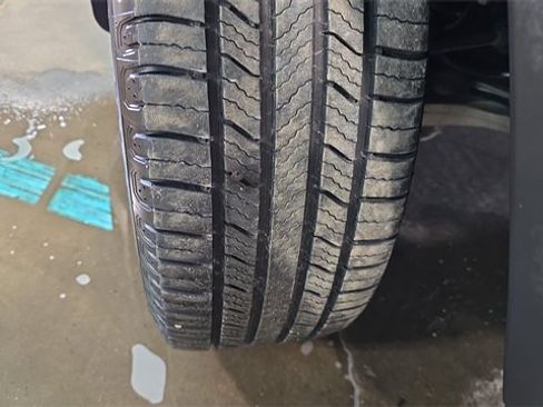 Used 2019 Jeep Cherokee Limited image 29