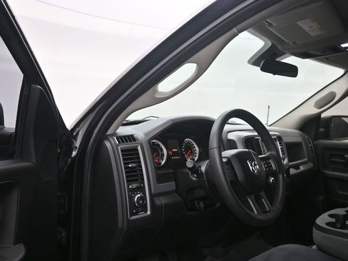 Used 2017 RAM 1500 Express w/ Black Ram 1500 Express Group AWD/4WD image 10
