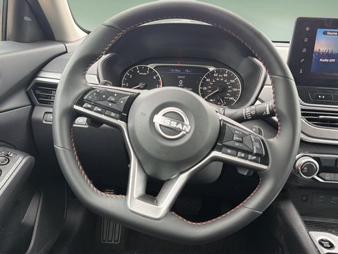 Certified 2026 Nissan Altima 2.5 SR FWD image 9