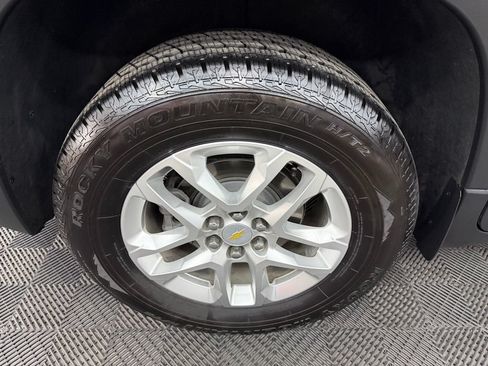 Used 2021 Chevrolet Traverse LT FWD image 19