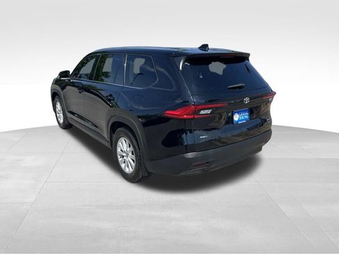 Used 2024 Toyota Grand Highlander AWD image 3