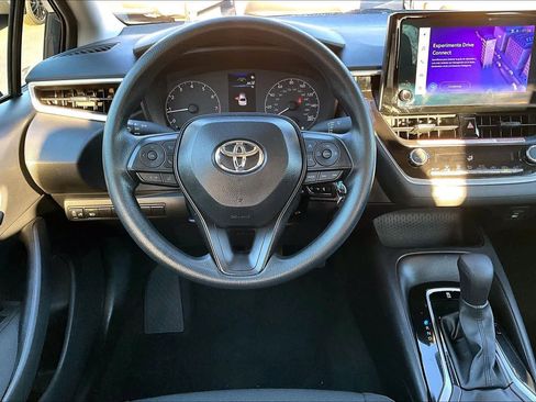 Used 2025 Toyota Corolla LE image 5
