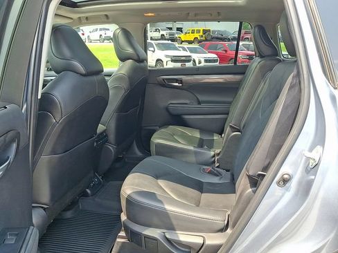 Used 2021 Toyota Highlander Platinum AWD/4WD image 8