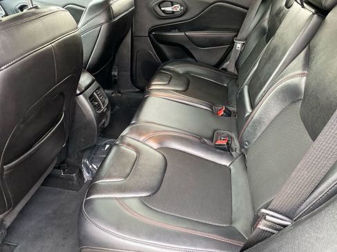 Used 2019 Jeep Cherokee Trailhawk w/ Cold Weather Group image 28