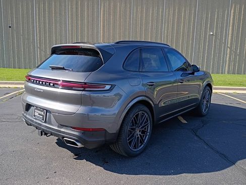 Certified 2025 Porsche Cayenne AWD/4WD image 10