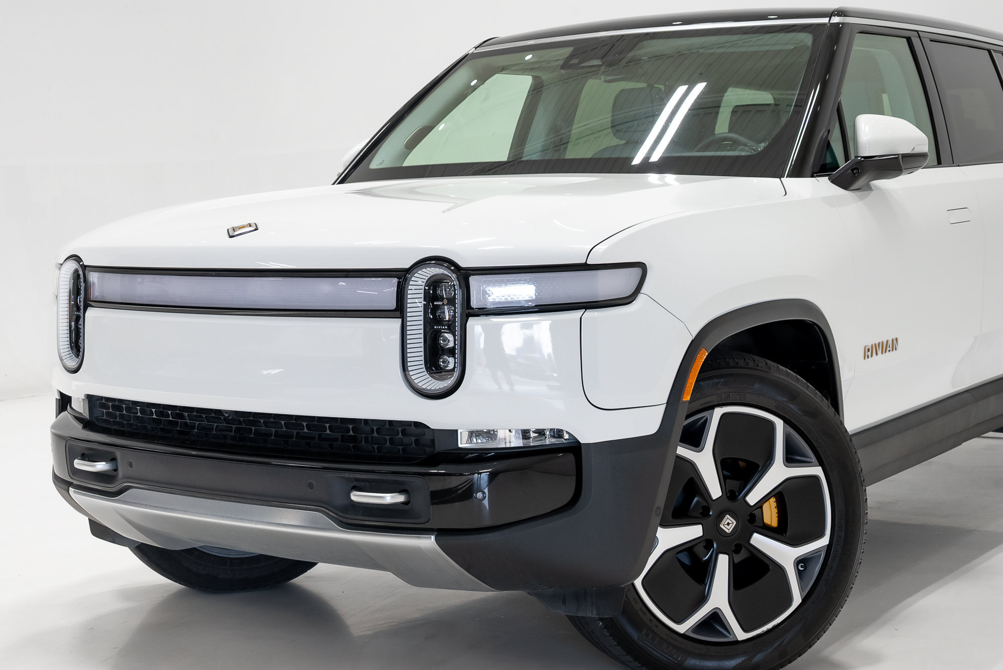 Used 2024 Rivian R1S Adventure Quad AWD/4WD image 2