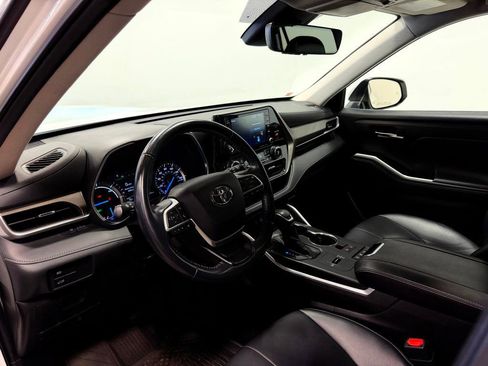 Used 2022 Toyota Highlander XLE image 26