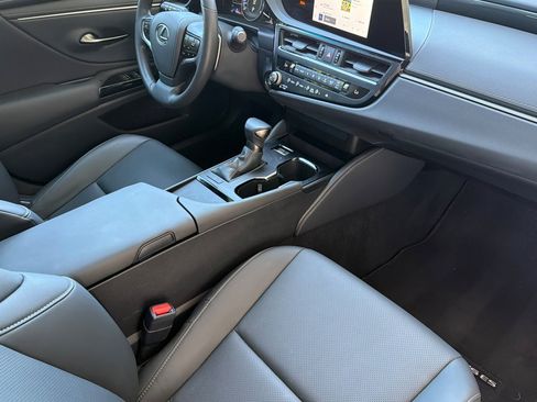 Certified 2025 Lexus ES 350 FWD image 19