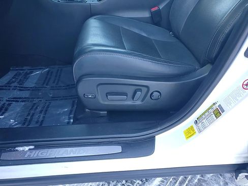 Used 2019 Toyota Highlander Limited image 12