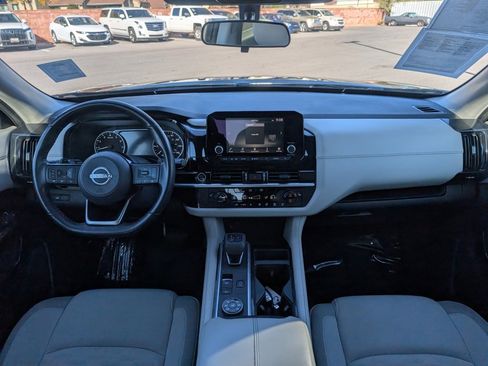 Used 2022 Nissan Pathfinder SV w/ SV Premium Package image 15