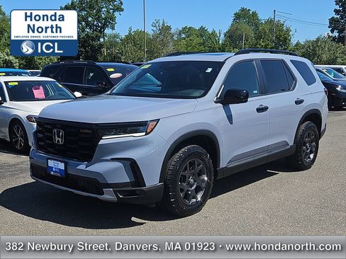 Used 2024 Honda Pilot TrailSport image 1
