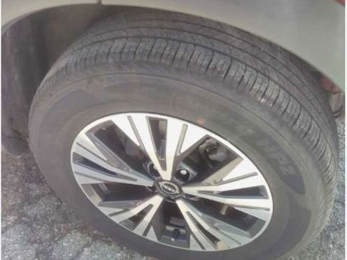 Used 2023 Nissan Rogue SV image 4