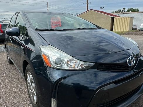 Used 2017 Toyota Prius V Four FWD image 29