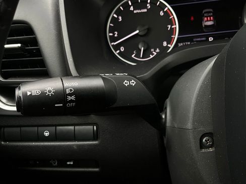 Used 2025 Nissan Rogue SV image 35